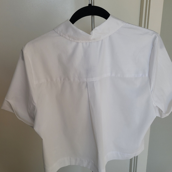 Express x LadyGang Button-Front Cropped Blouse - Picture 2 of 3